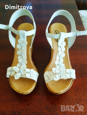 Дамски бели сандали на платформа, снимка 1