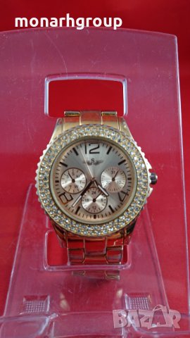 Дамски часовник с камъни, снимка 2 - Дамски - 25056356