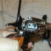 Класиката на уестърна. Каубойски револвер Колт, пистолет Colt 45, снимка 1 - Колекции - 24631792