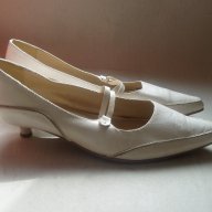 № 39 Бели обувки естествена кожа, снимка 1 - Дамски ежедневни обувки - 17990553