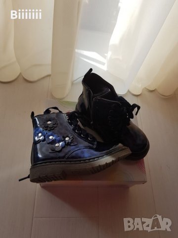 Нови лачени ботушки за момиче 