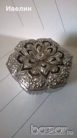 метална кутийка за бижута