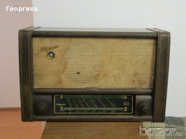 Ретро,Старо лампово радио модел 1954/55 г Olympiq 542 WM, снимка 1 - Антикварни и старинни предмети - 14339177