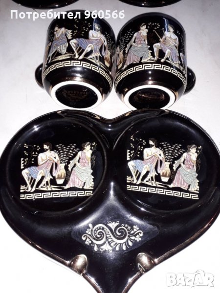 Уникален сервиз за кафе с  позлата, две чаши и пепелник. Цена 45 лв., снимка 1