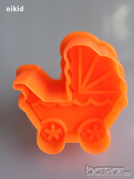 Бебешка количка пластмасов резец с релеф и бутало украса сладки торта фондан и др, снимка 1