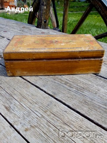 Стара дървена кутия, снимка 4 - Антикварни и старинни предмети - 18134544