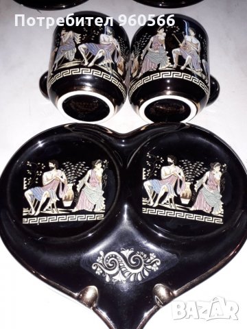 Уникален сервиз за кафе с  позлата, две чаши и пепелник. Цена 45 лв.