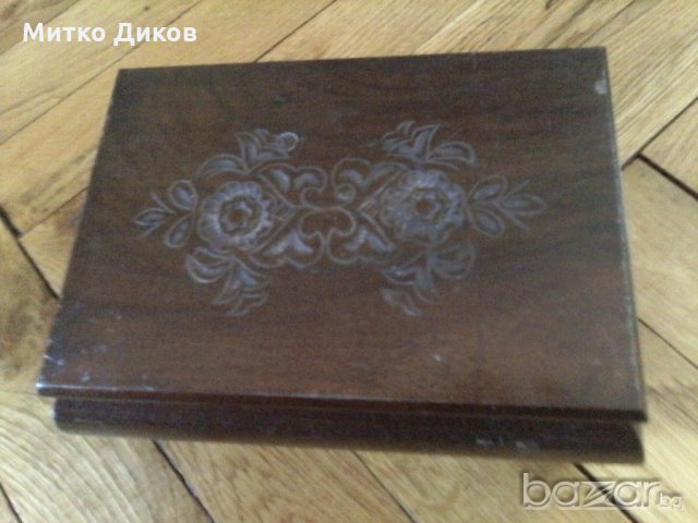 Кутия за бижута стара дървена пирографирана