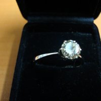 Дамски пръстен с диамант, снимка 1 - Пръстени - 19789082