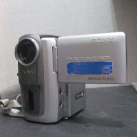 Видеокамера Sony HandyCam , снимка 1 - Камери - 19320249