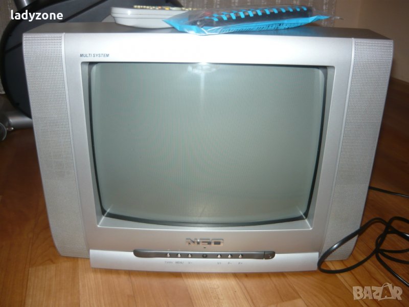  NEO -цветен телевизор и стойка, снимка 1