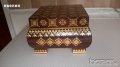  дървена кутия с апликации, снимка 1 - Антикварни и старинни предмети - 14131312