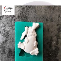 Великденско зайче заек прегърнало яйце силиконов молд форма декорация украса торта фондан, снимка 1 - Форми - 23766833