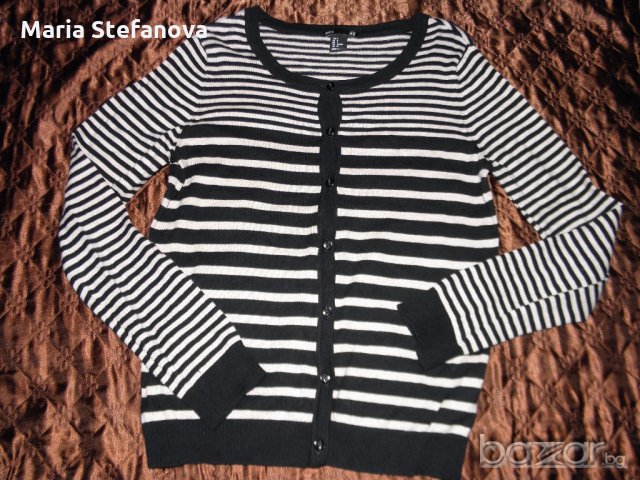 Бежова жилетка на черни линии H&M