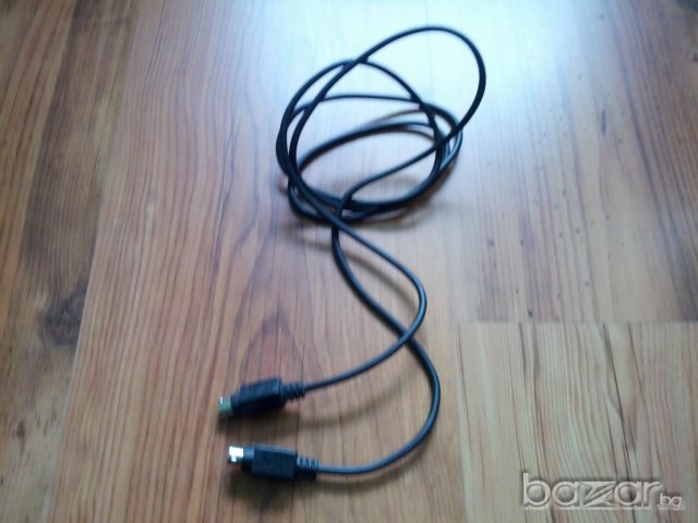 Кабел за връзка между Телевизор и Лаптоп