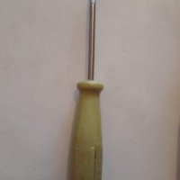 Стара българска прецизна отвертка прав шлиц 2 мм, снимка 1 - Отвертки - 22953673