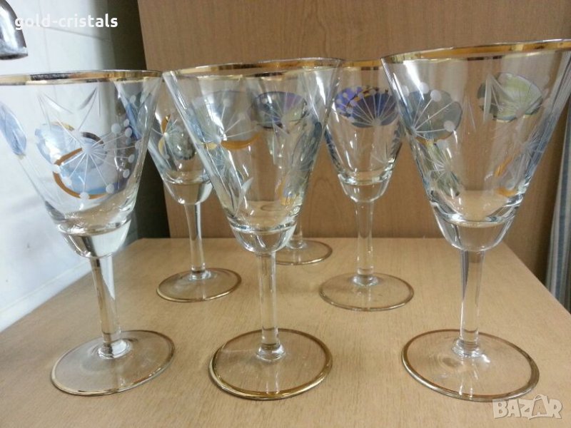 Стари стъклени чаши за вино с златен кант и гравюра, снимка 1