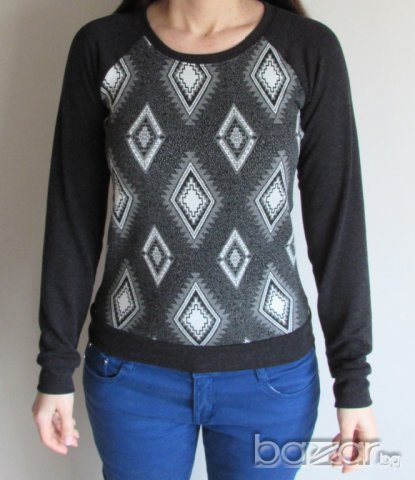 Елегантен пуловер в черно, снимка 2 - Блузи с дълъг ръкав и пуловери - 9655794