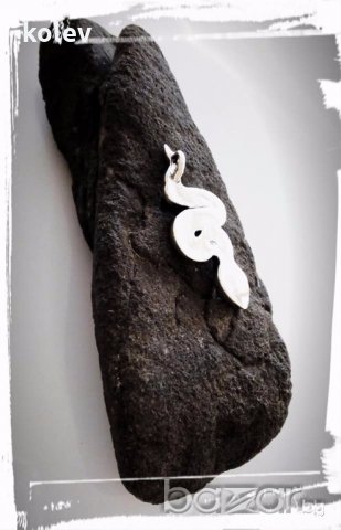  сребърна змия инкрустирана със седеф 8.10 грама, снимка 4 - Колиета, медальони, синджири - 19697575
