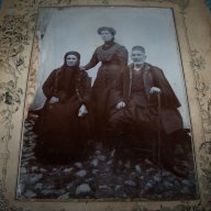 Стара фотография на българско семейство, снимка 3 - Антикварни и старинни предмети - 13519519