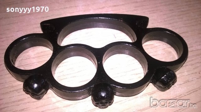 красив и стилен бокс с черепи-11х7см