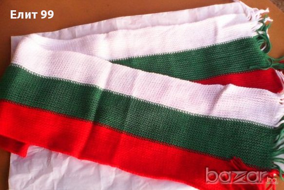  плетен зимен шал в цветовете на Българското знаме, снимка 3 - Шалове - 12670750