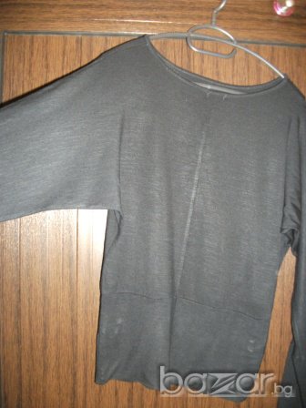 Черна блуза с дълъг ръкав и щампа сърце, снимка 2 - Блузи с дълъг ръкав и пуловери - 7954956