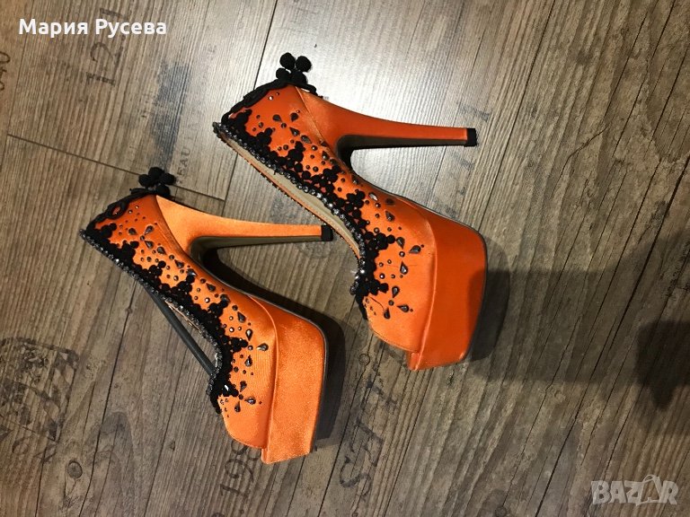 Намаление! Обувки на ток оранжеви камъни дантела орнаменти, снимка 1