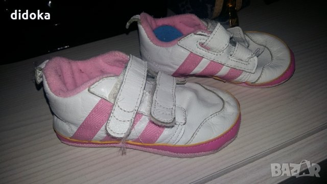 буйки adidas, снимка 1 - Бебешки обувки - 21882207