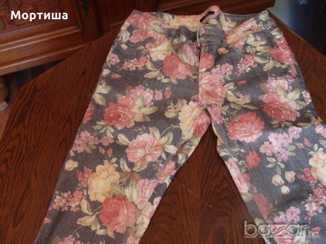   Нов панталон тип дънки флорален мотив намален , снимка 1 - Дънки - 19120386