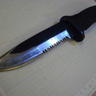Нож тип "Рамбо" с гумени чирени, снимка 2 - Други ценни предмети - 9603841