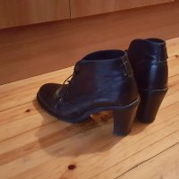 Обувки levi's 39номер, снимка 3 - Дамски обувки на ток - 19659884