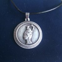 Ръчно изработен медальон Ритон с глава на богинята Атина оригинална и уникална визия, снимка 1 - Колиета, медальони, синджири - 24661295