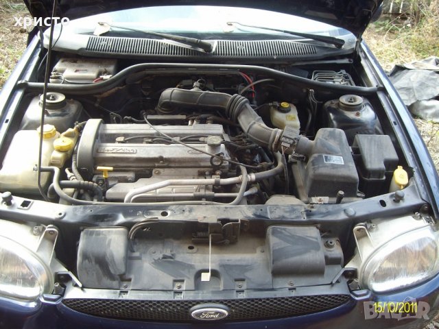Форд ескорт 1,6 16V 90к.с на части(ударен), снимка 1 - Автомобили и джипове - 22325893