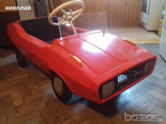  детска метална кола  с педали