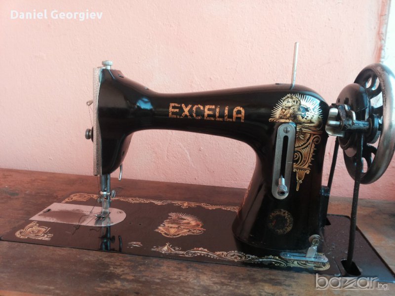 Продавам стара немска шевна машина Excella, снимка 1