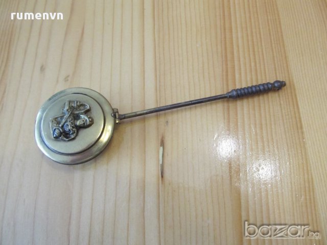 Красива английска поставка за въглен за наргиле .  