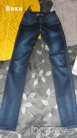 Тъмно сини дънки