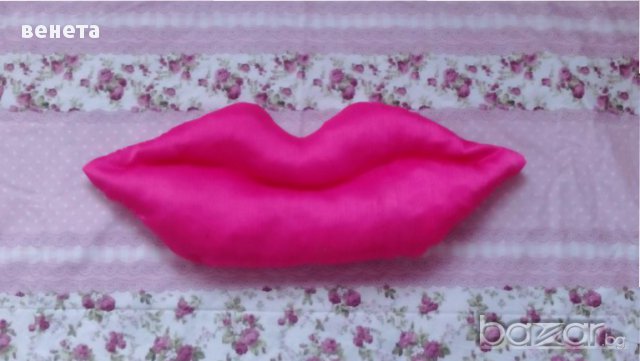 Декоративна възглавница kiss, снимка 1