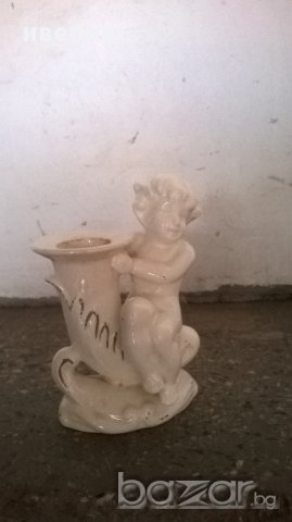 порцеланов свещник с херувимче, снимка 1 - Антикварни и старинни предмети - 17795501