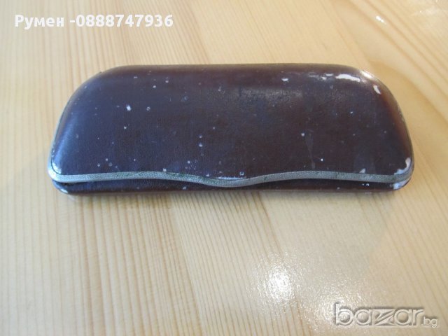 Стар колекционерски  калъф за очила  на лекар от 70те - метален облечен в кожа ! 