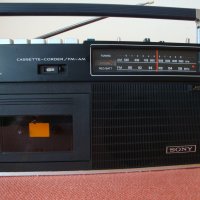 VINTAGE SONY CF-450 AM-FM CASSETTE PORTABLE RADIO                            радиокасетофон , снимка 1 - Радиокасетофони, транзистори - 26042629