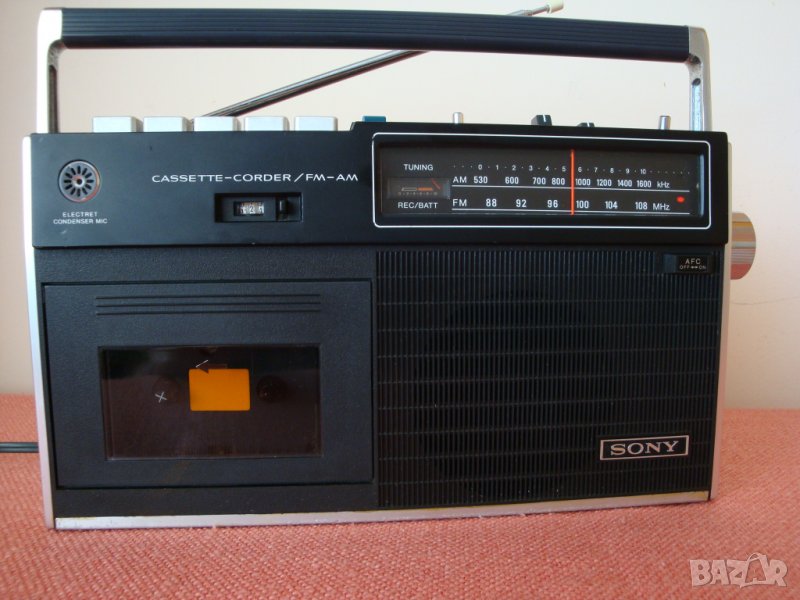 VINTAGE SONY CF-450 AM-FM CASSETTE PORTABLE RADIO                            радиокасетофон , снимка 1