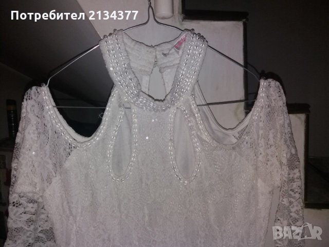 Продавам нова бяла официална рокля