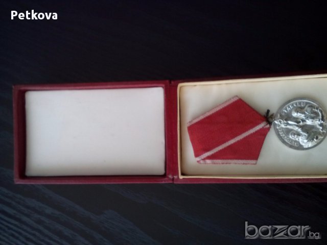 Ордени, медали, значки, снимка 3 - Антикварни и старинни предмети - 14941601