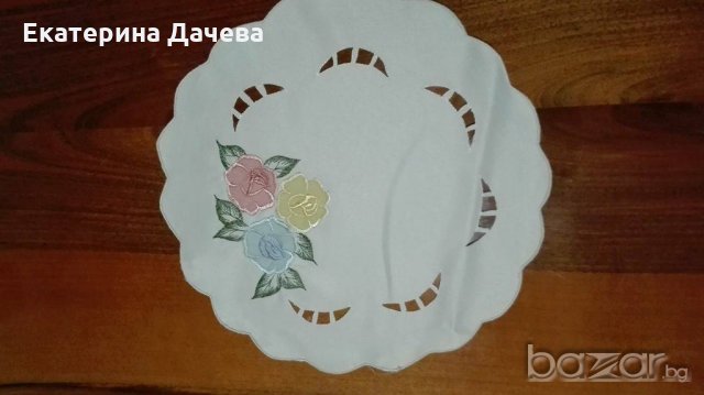 Продавам много покривчици за маса и копринени кърпички с българска бродерия, снимка 5 - Декорация за дома - 19303435