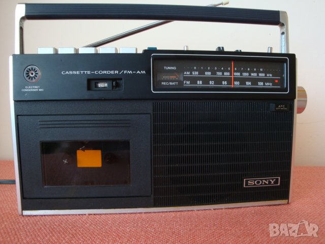 VINTAGE SONY CF-450 AM-FM CASSETTE PORTABLE RADIO                            радиокасетофон , снимка 1 - Радиокасетофони, транзистори - 26042629