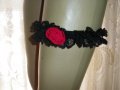 Черен жартиер за крак с роза, снимка 2