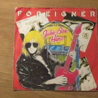 малка грамофонна плоча  Форинър, Foreigner - Juke Box, Hero  - изд.80 те г., снимка 1 - Грамофонни плочи - 24831129