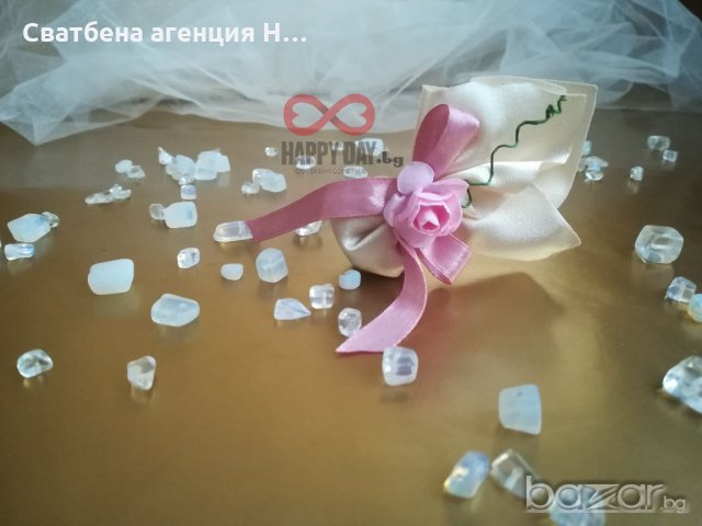 Сватбено къметче за хвърляне Лейла